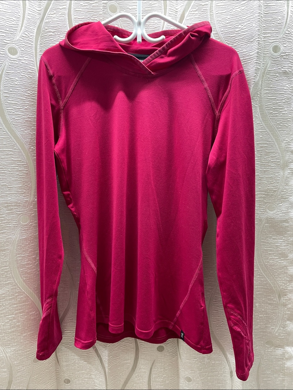 Women's Magenta Hooded Long-Sleeve Pullover